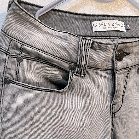 PINK AVE Boutique Grey Washed with Black Stitching skinny jeans. Size 3 - Picture 4 of 10